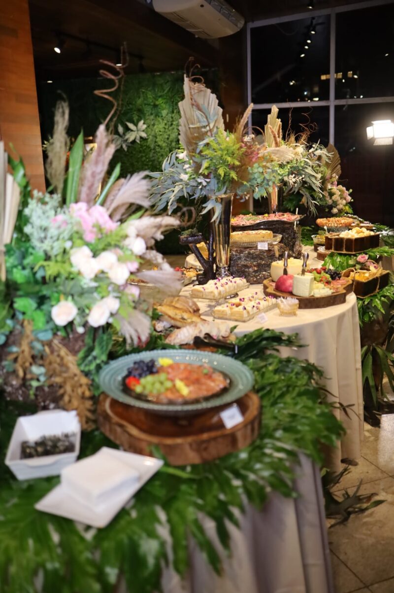 Aline de Castro Buffet - Image 2